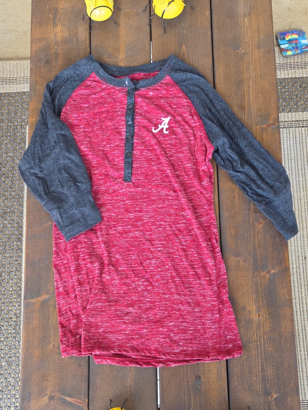 UNIVERSITY OF ALABAMA Campus Heritage Red & Charcoal Raglan Henley Tee